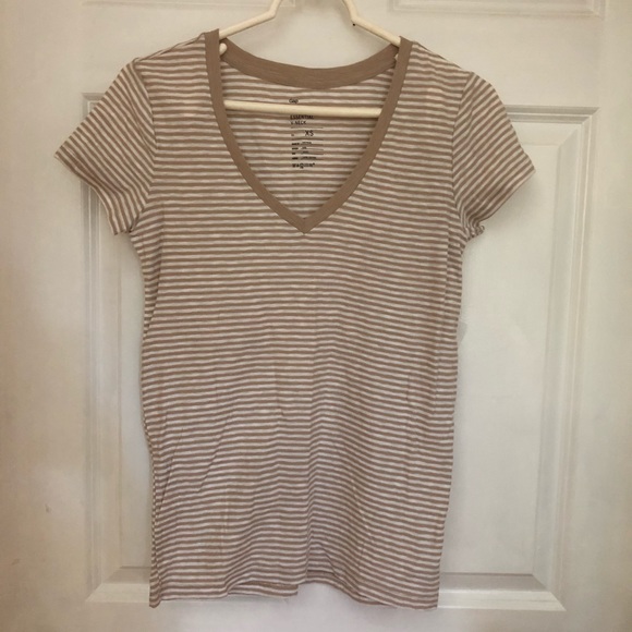 Gap V-neck T-shirt - Picture 1 of 2